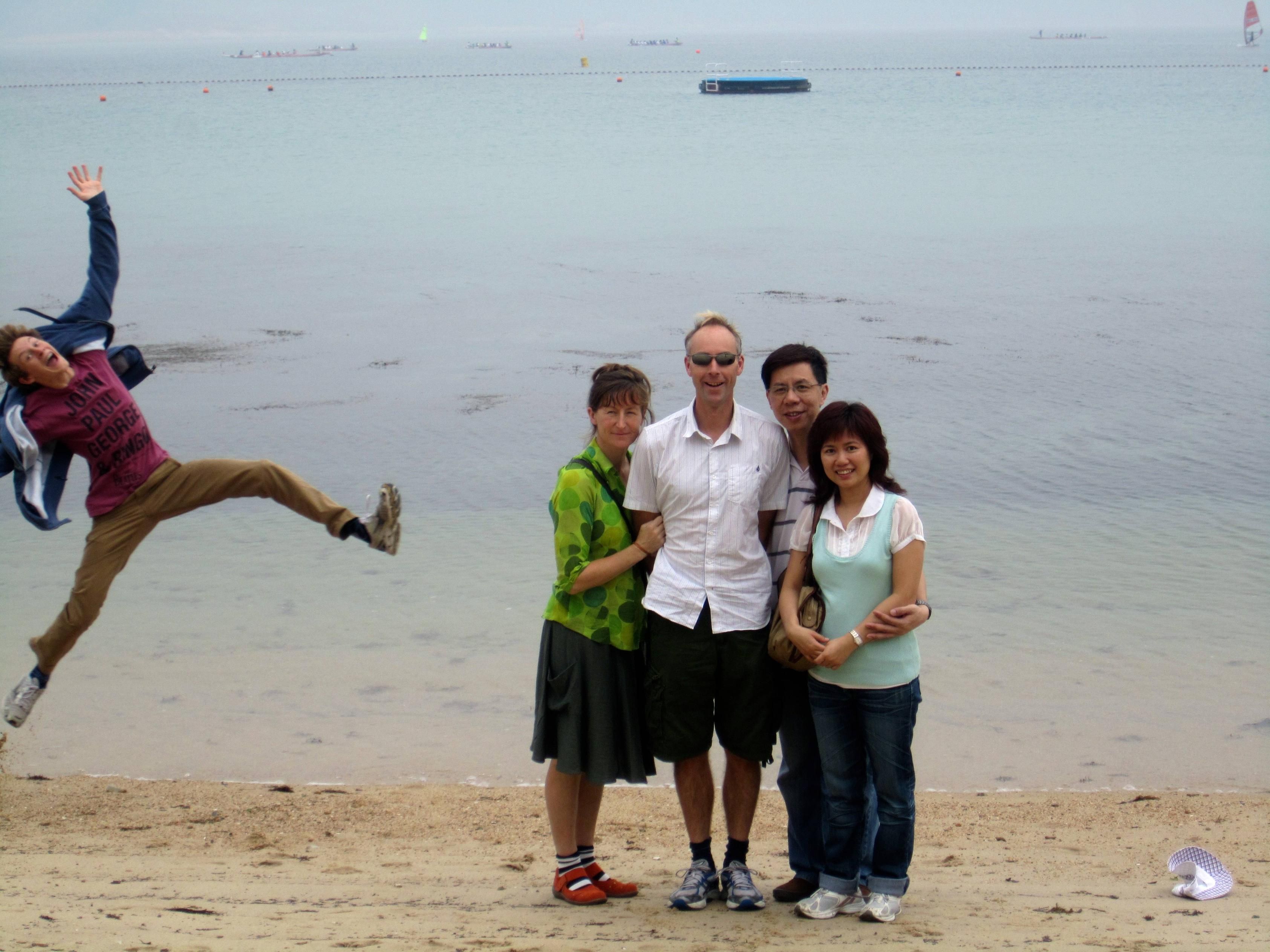 15- Awesome Photobomb On A Beach 15- Awesome Photobomb On A Beach