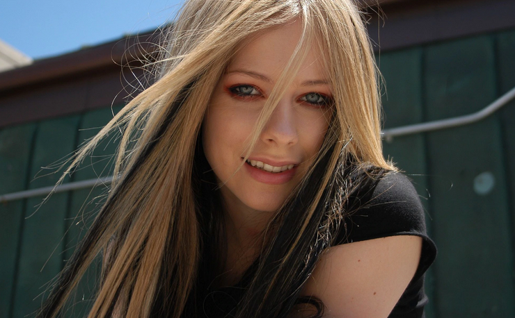 Avril Lavigne in 2004, via TelegraphVia Telegraph