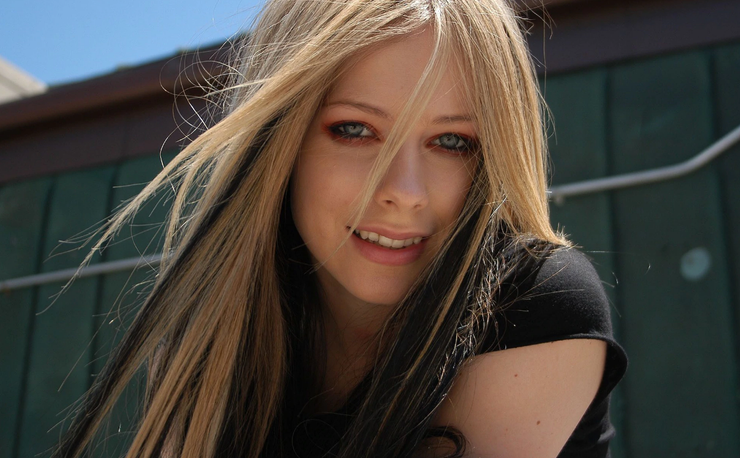 Avril Lavigne in 2004, via TelegraphVia Telegraph