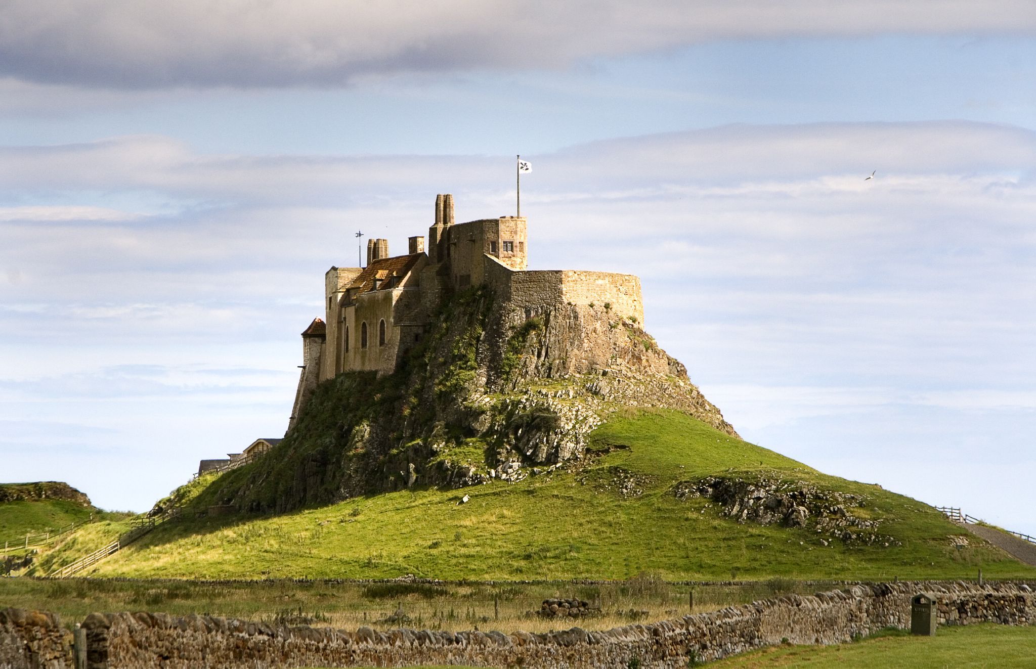 lindisfarne castle vikings