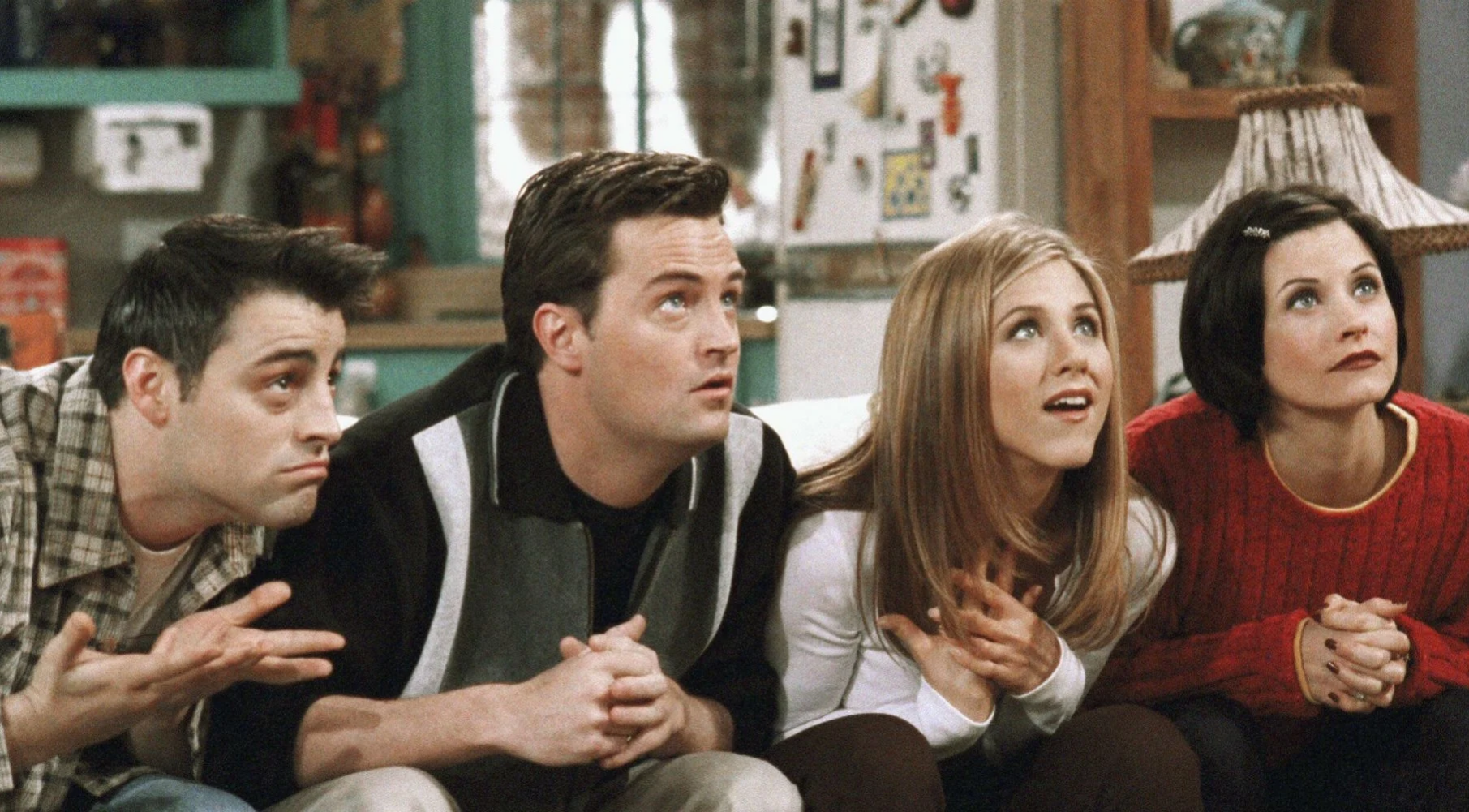 Friends - Joey - Chandler - Monica - Joey - Couch - 90s TV show