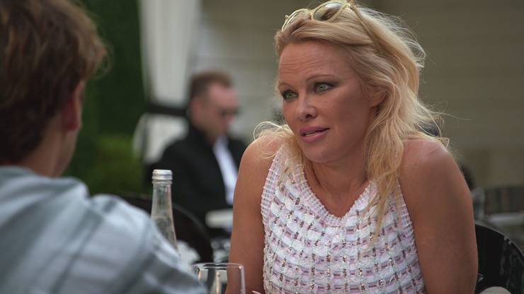 20 Photos That Change The Way We See Pamela Anderson Thethings