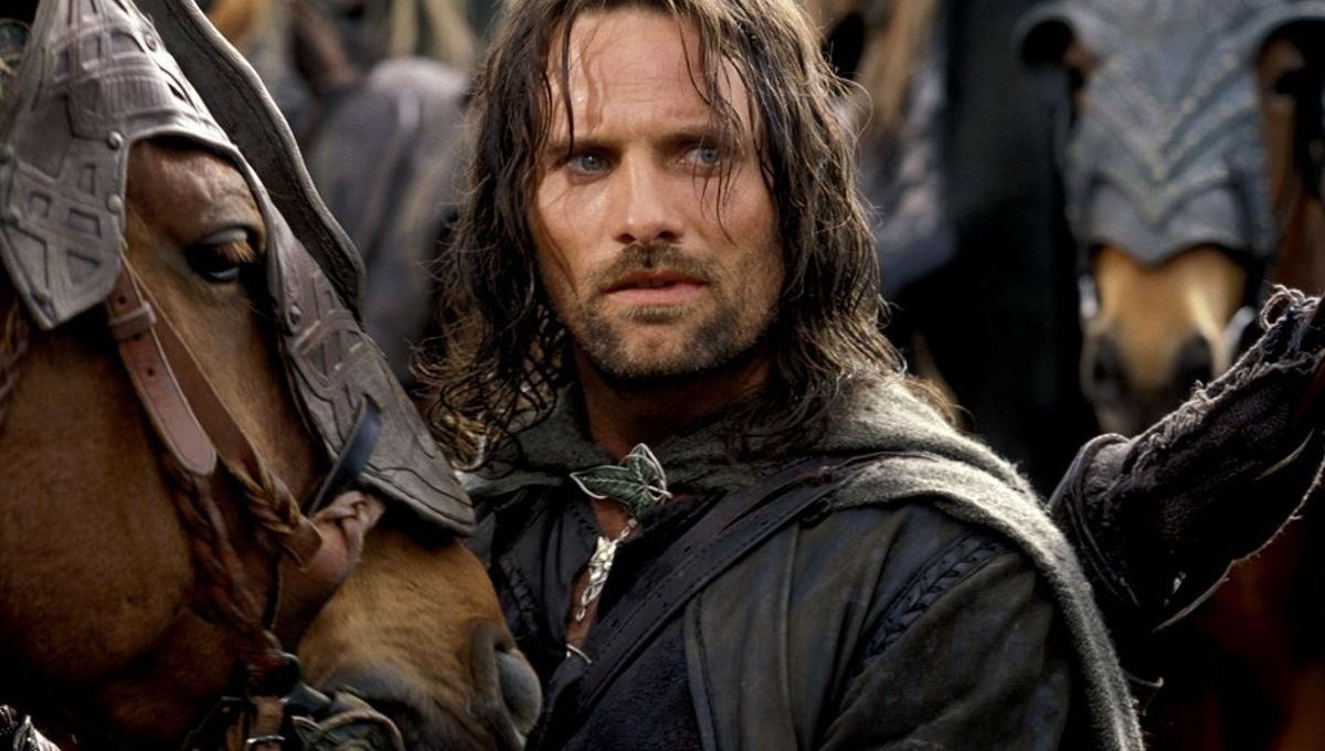 Viggo Mortensen preparing for battle as Aragorn