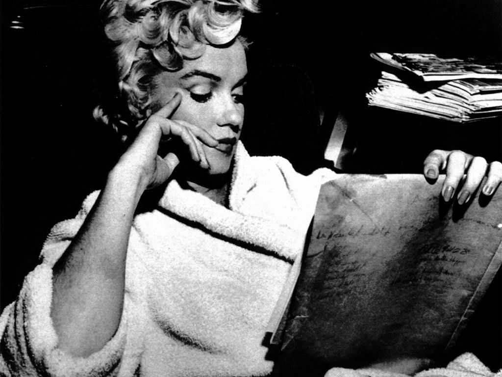 Marilyn Monroe: The Live-in Housekeeper did it: ..all of it, acting  independently, and the Kennedy's had nothing to do with it: Olmsted,  Gwendolyn: 9781502447722: : Books