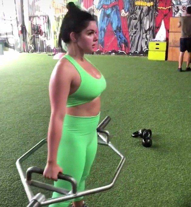 15 Photos Of Ariel Winter Proving She S Nothing Like Her Modern Family Character