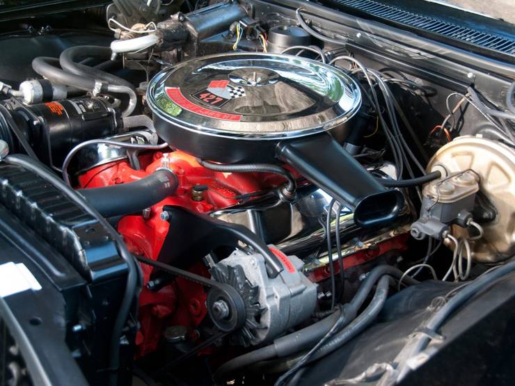 1967 Chevrolet Impala Pod Kapotou