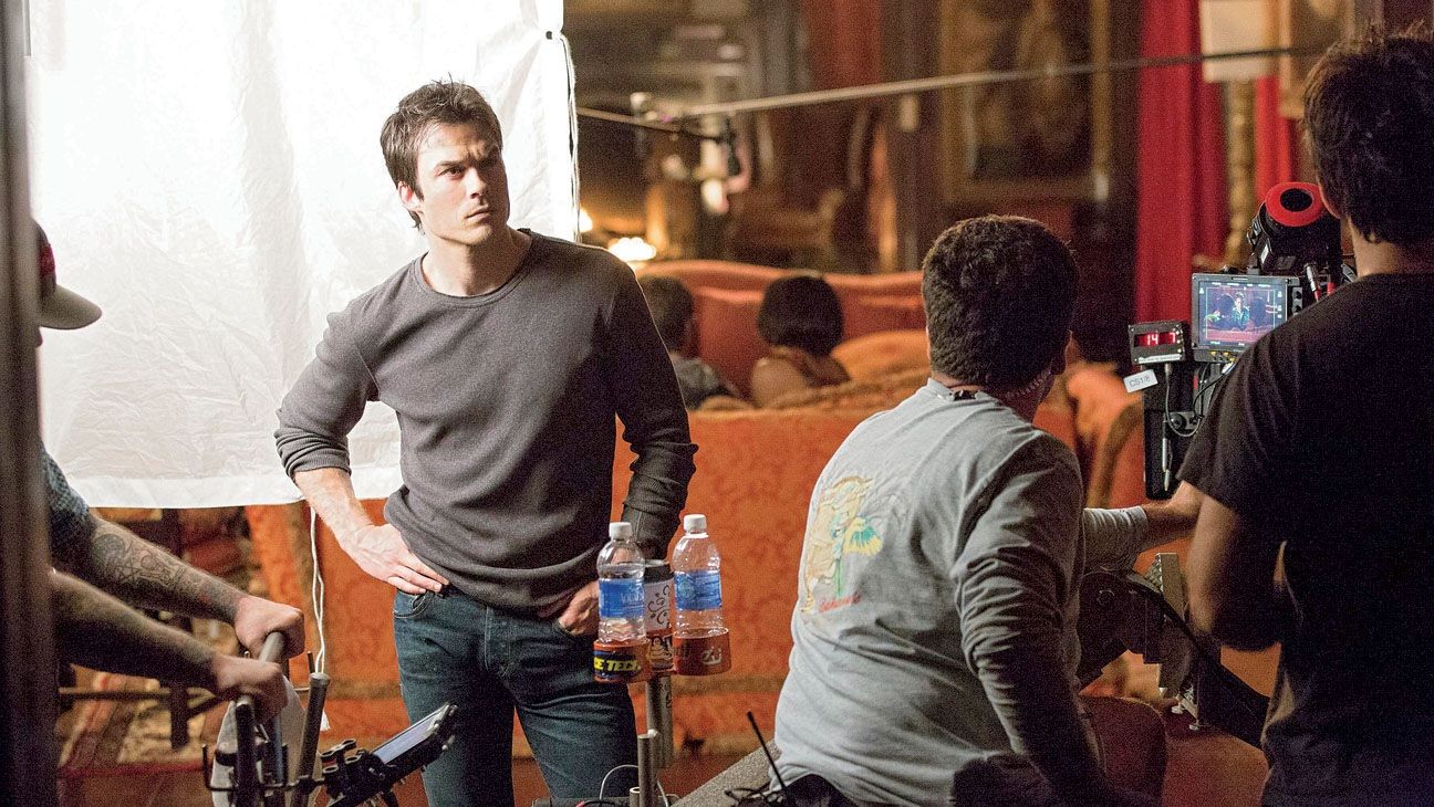  Ian Somerhalder behind the scenes on the set of The Vampire Diaries.