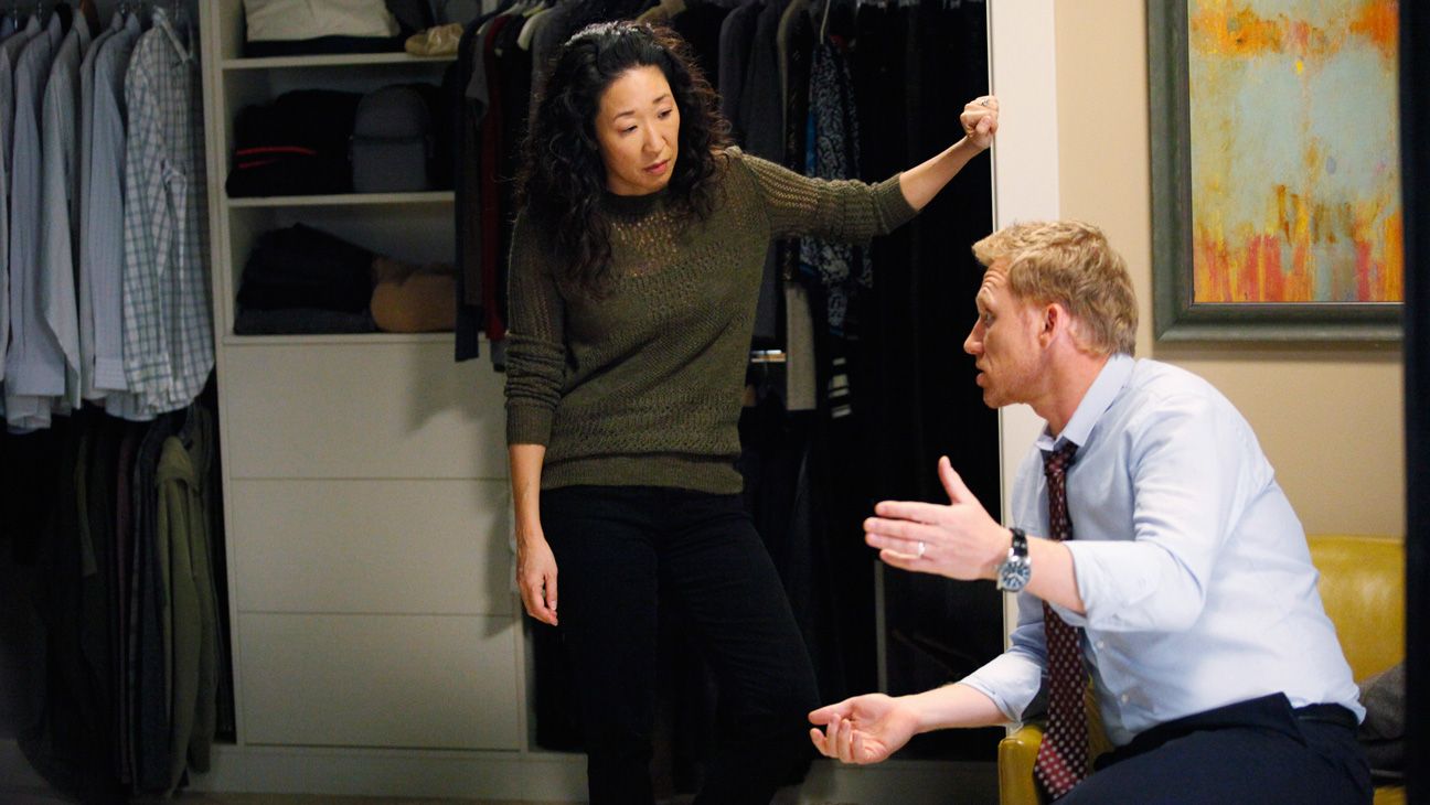 Cristina Yang and Owen Hunt arguing in apartment 