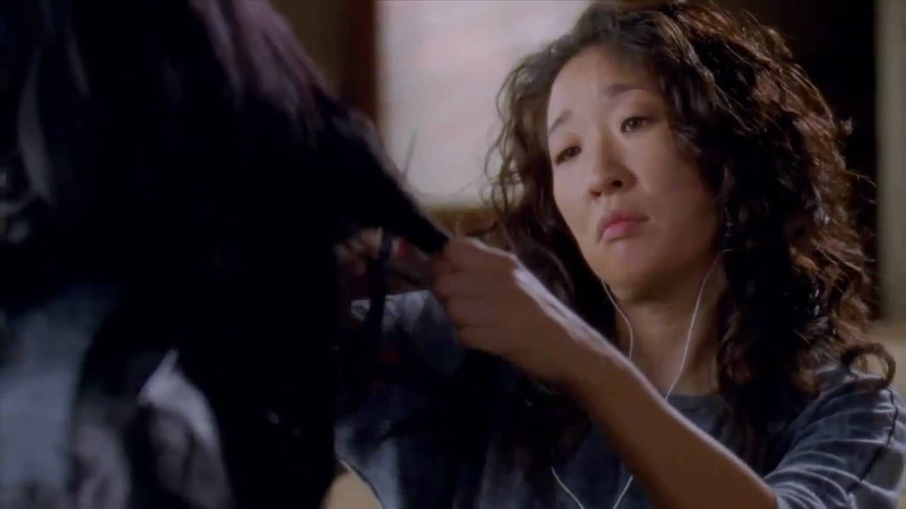 Cristina Yang cutting Callie Torres'' hair 