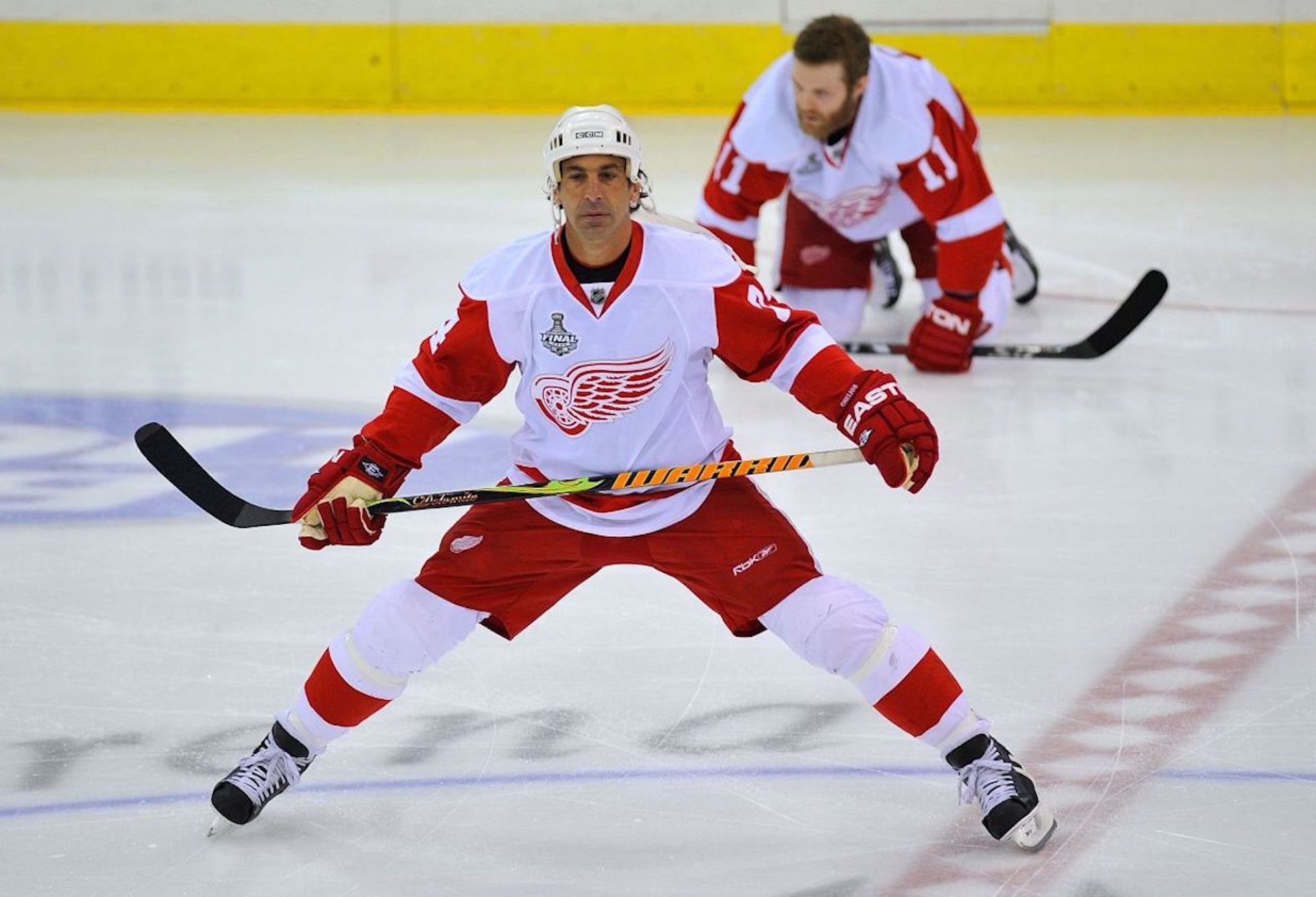 Chelios warming up with the Red Wings