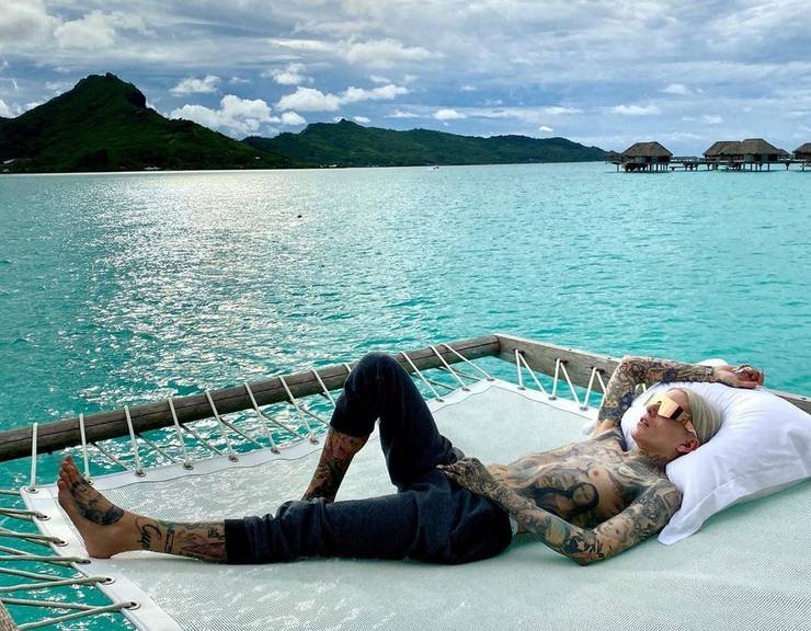 15 Photos Of The Things Jeffree Star Spends His Millions On