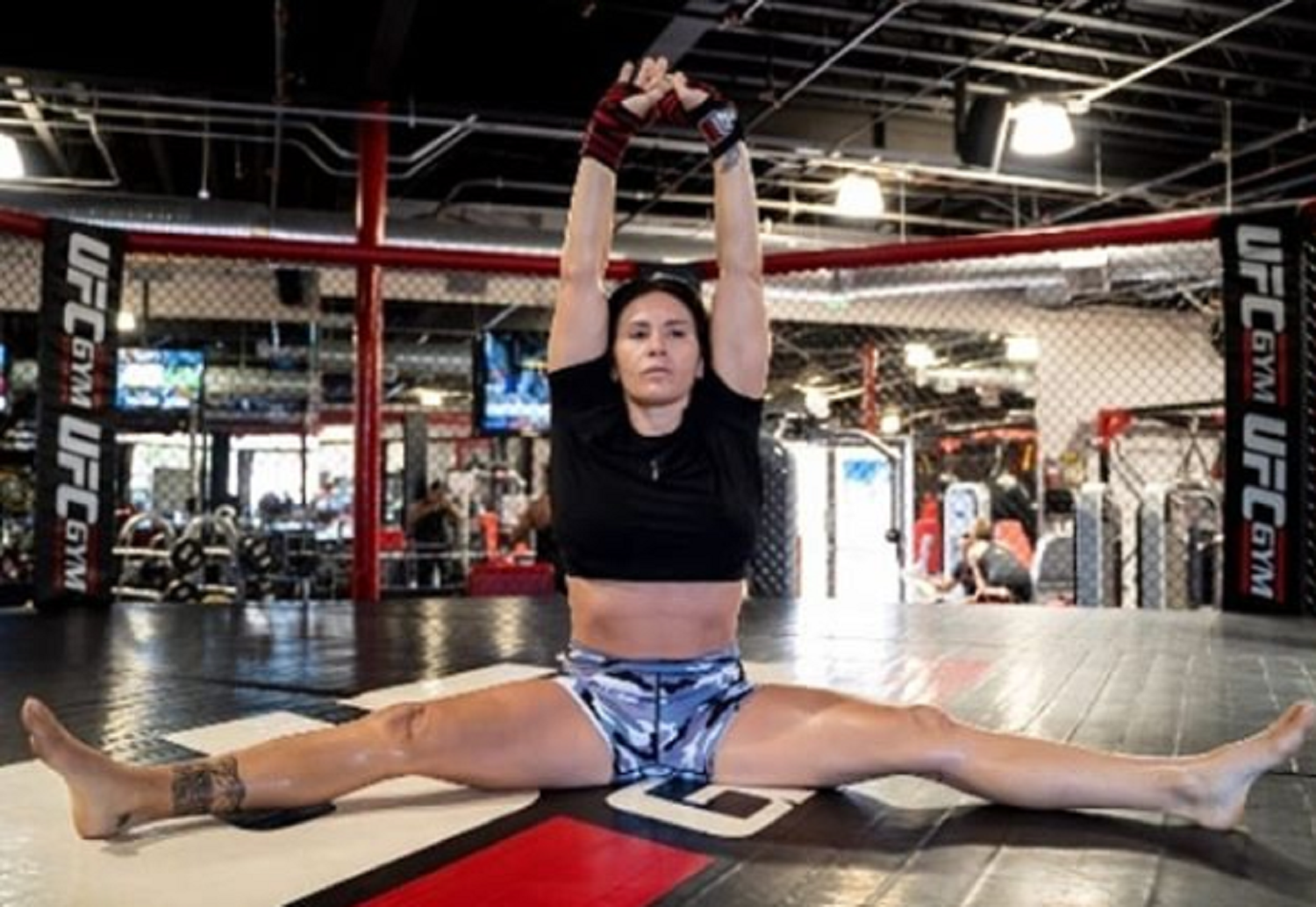 16 Photos For Ufc Fans To Remember Cat Zingano from static0.thethingsimages...