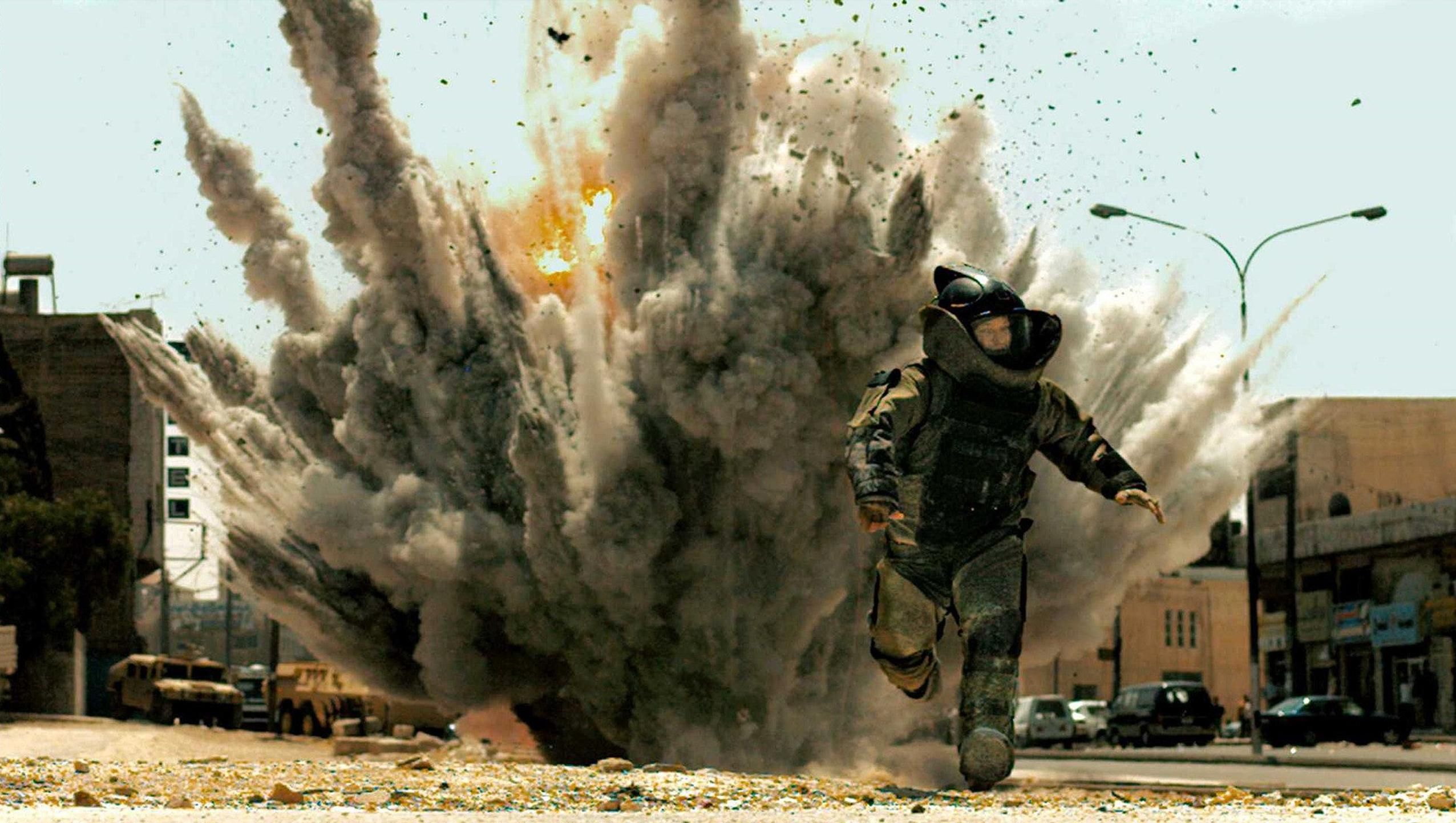 A scene with an explosion in the film The Hurt Locker
