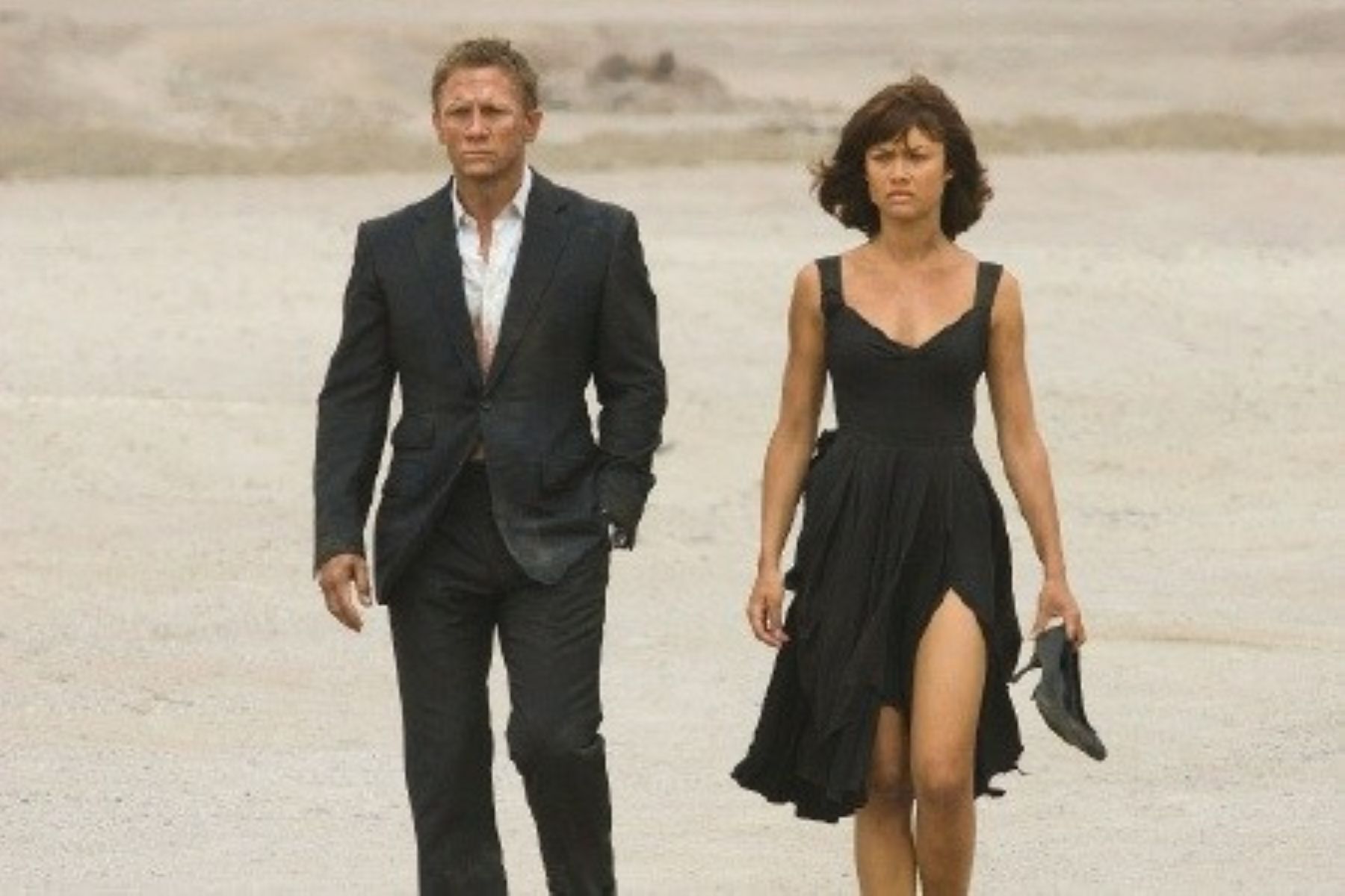 Daniel Craig and Olga Kurlenkyo in Quantum Of Solace