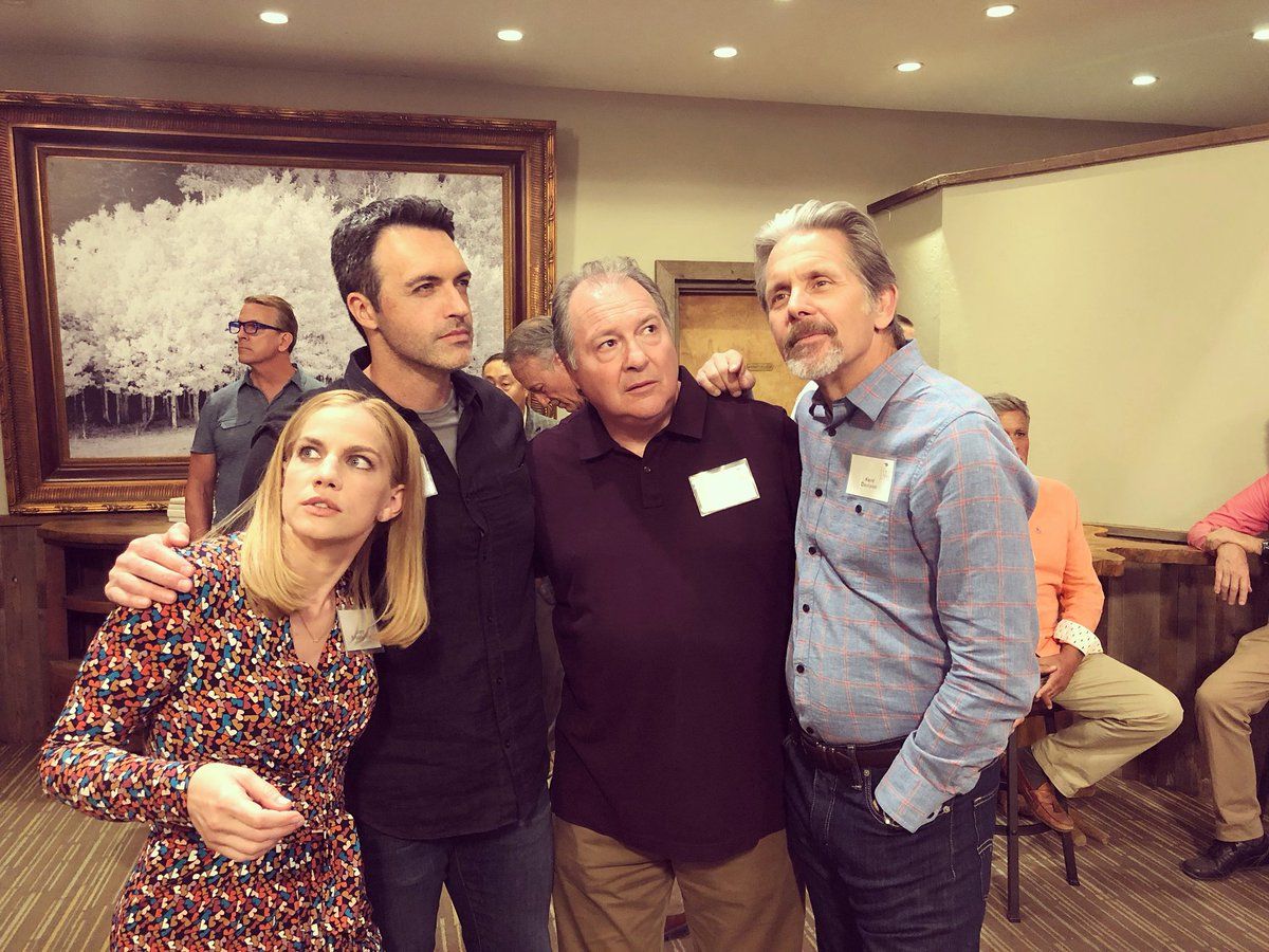 The cast of VEEP poses for a photo behind the scenes 