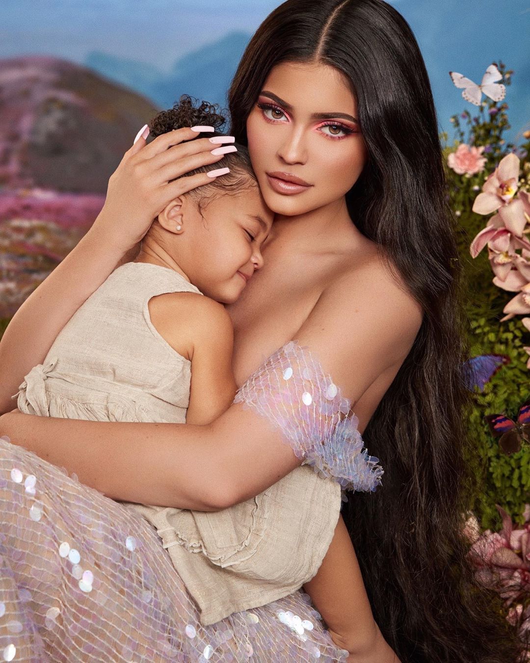 Kylie posing with Stormi