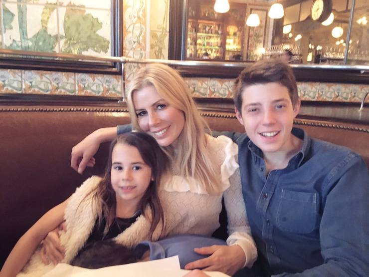 Aviva Drescher sitting in restaurant booth with her children