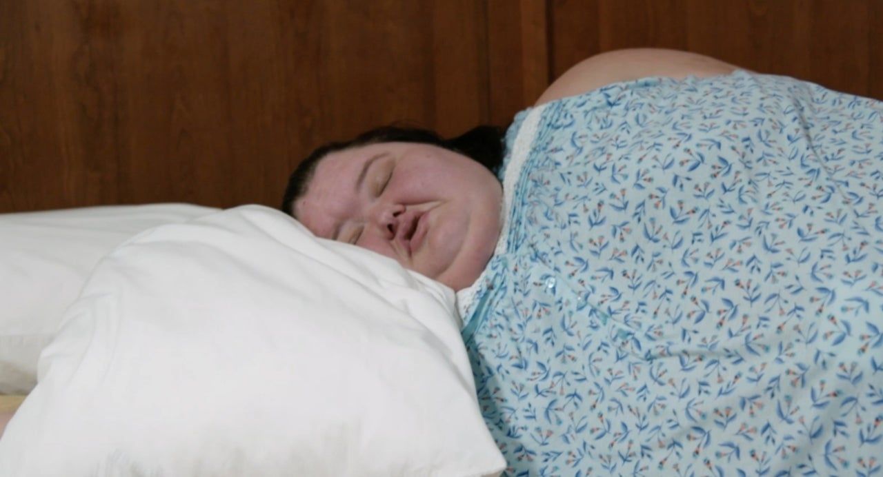 Amy Slaton lying down in hospital gown