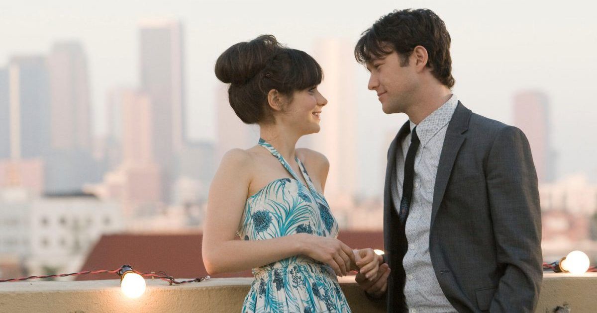 Tom and Summer standing side by side in 500 Days of Summer