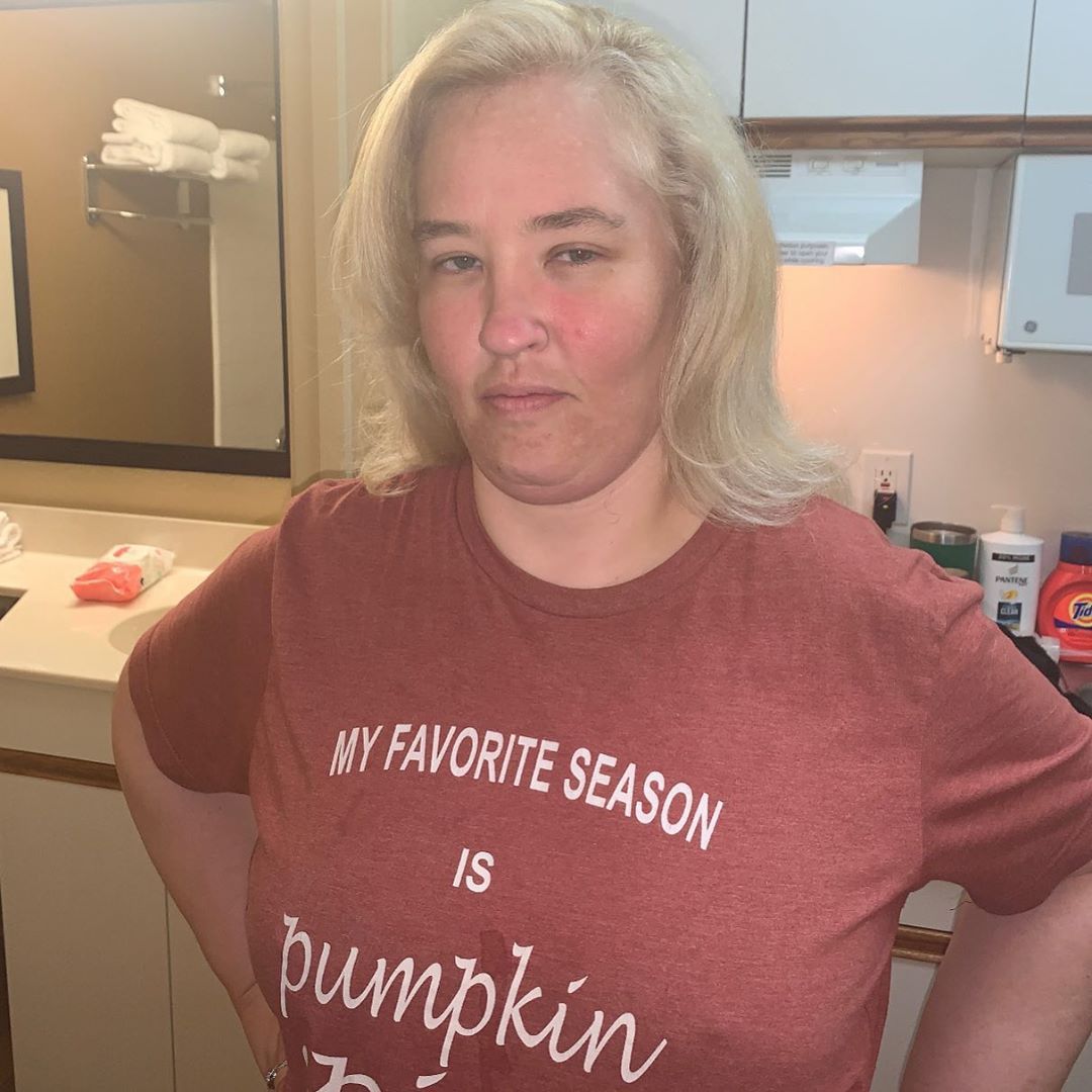 mama june shannon standing in house