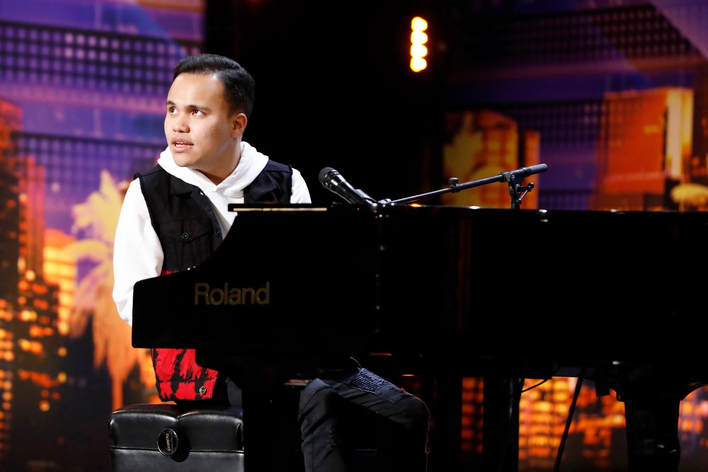 Kodi Lee singing and playing piano on America's Got Talent.