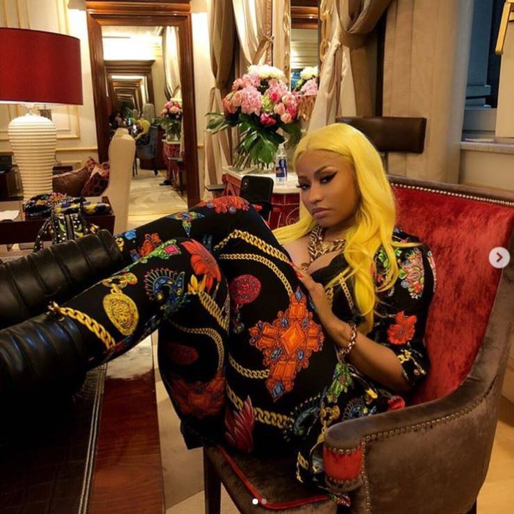 Nicki Minaj se slunečně žlutými vlasy na Instagramu
