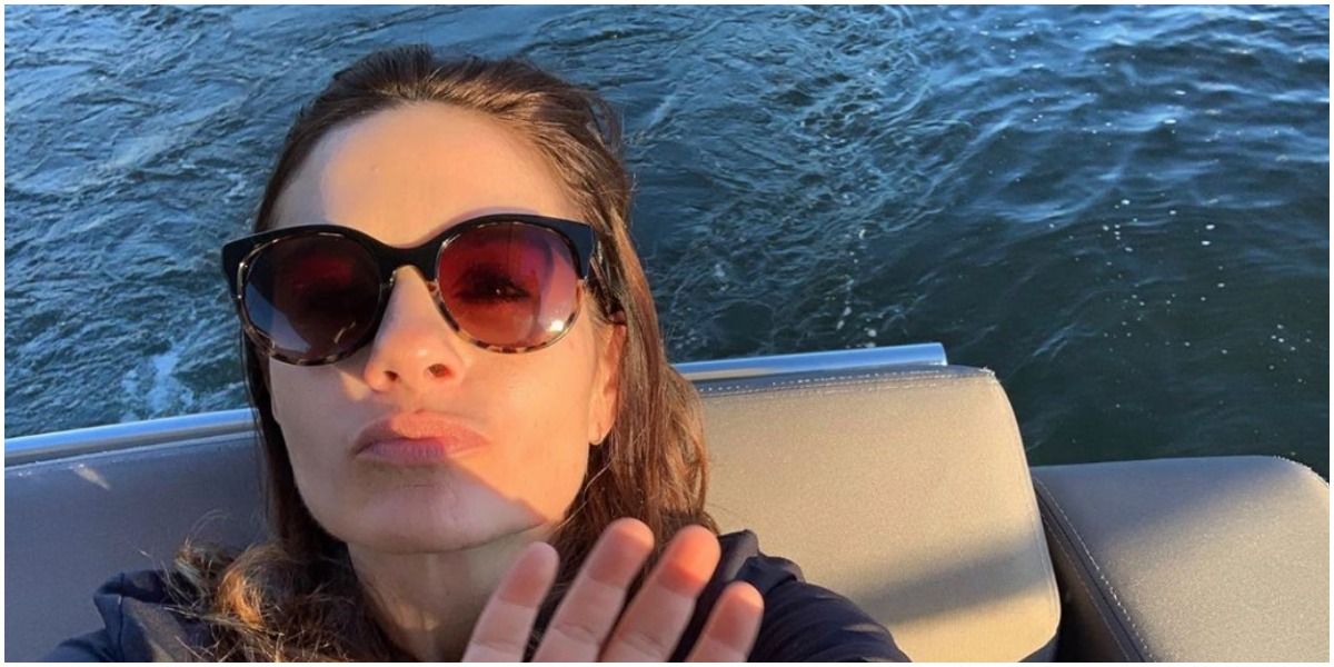 Kara DioGuardi takes a selfie on a boat
