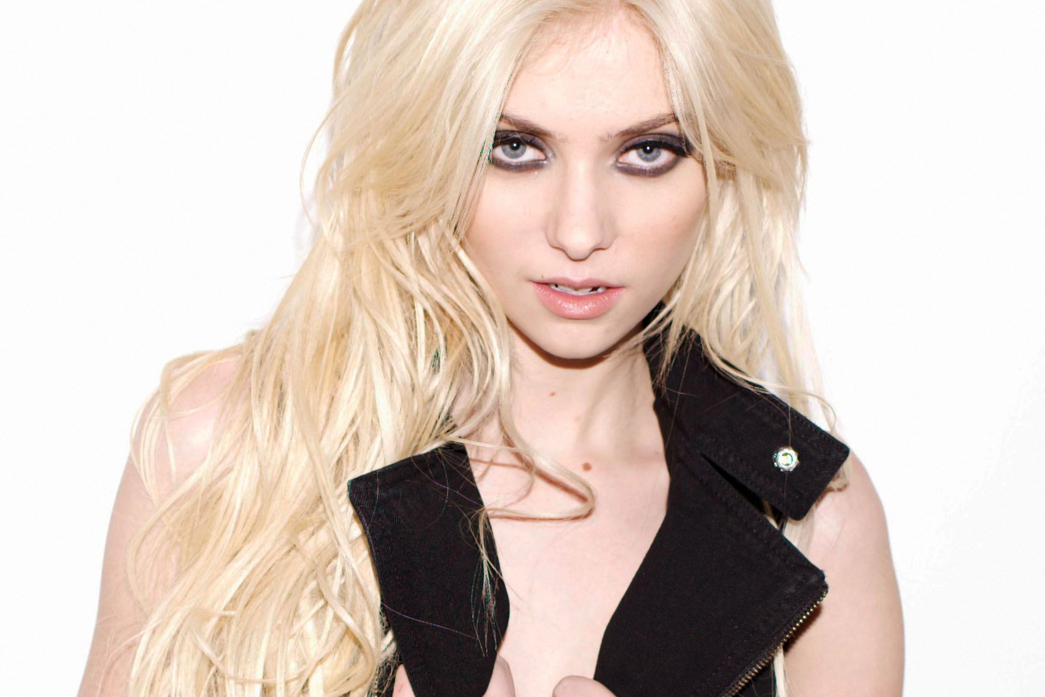 Everything Taylor Momsen S Been Up To Since Her Gossip Girl Days