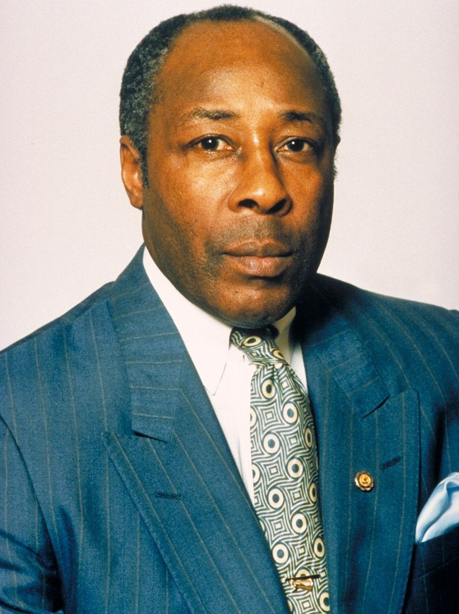 Fans Pay Tribute To Principal Joe Clark Who Inspired 'Lean On Me' As He