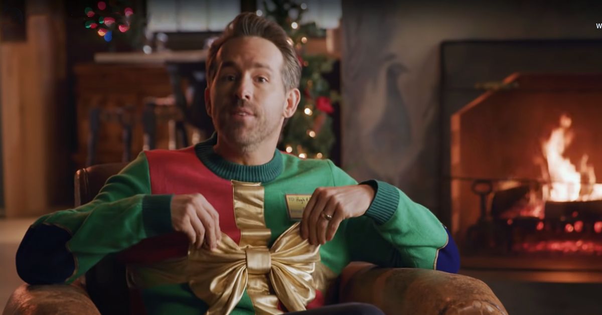 Ryan Reynolds Shows Off His Presents And One Very Relatable Holiday Struggle