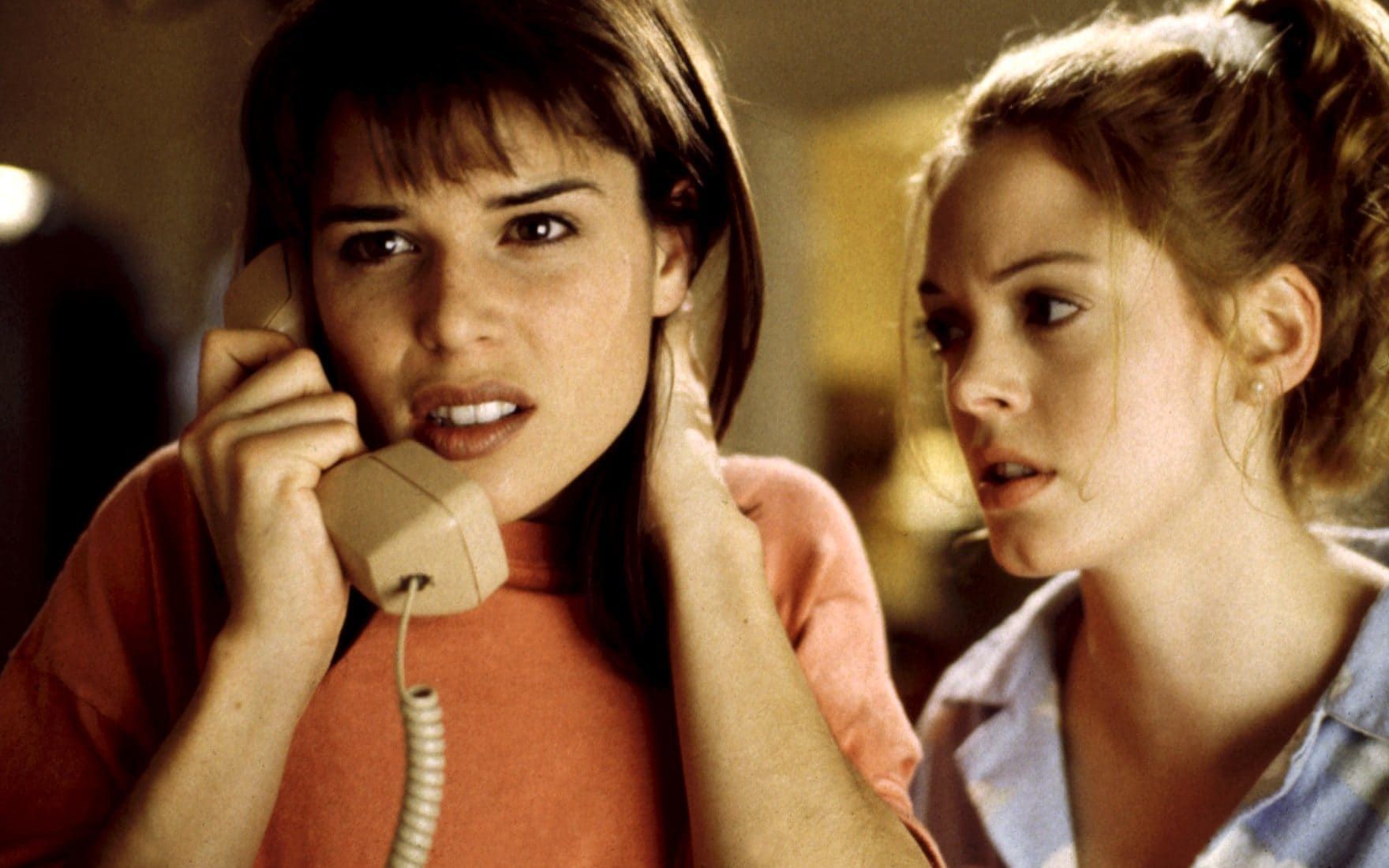 neve campbell as sidney and rose mcgowan as tatum in scream movie