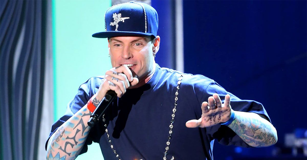 Rap star Vanilla Ice performing in a concert