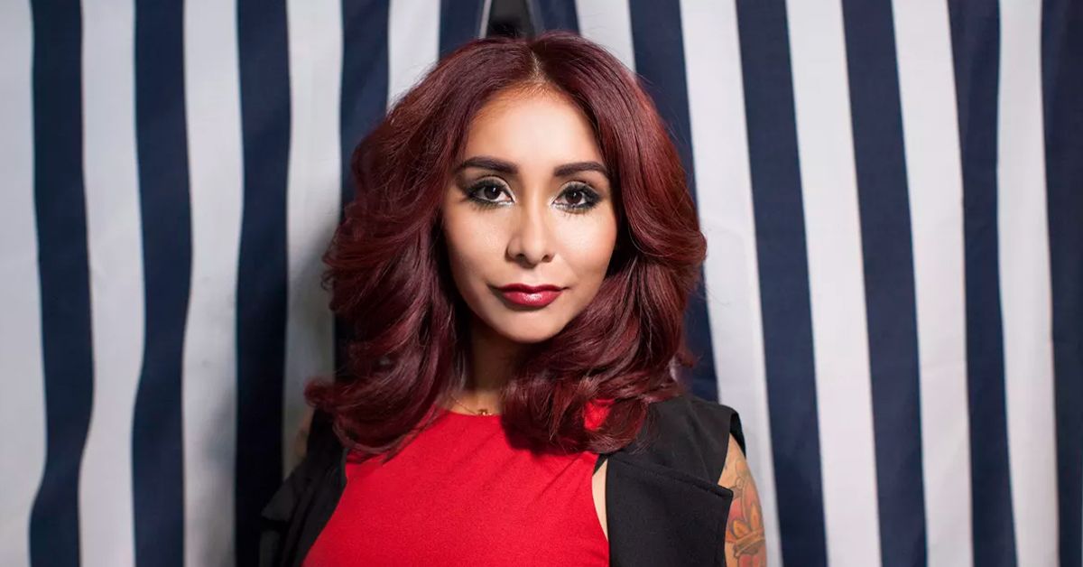 Snooki on striped background red hair red shirt closeup