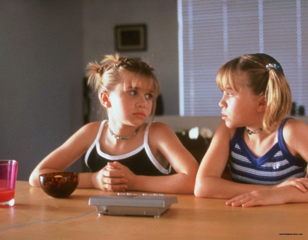 Mary Kate and Ashley Olsen in Billboard Dad