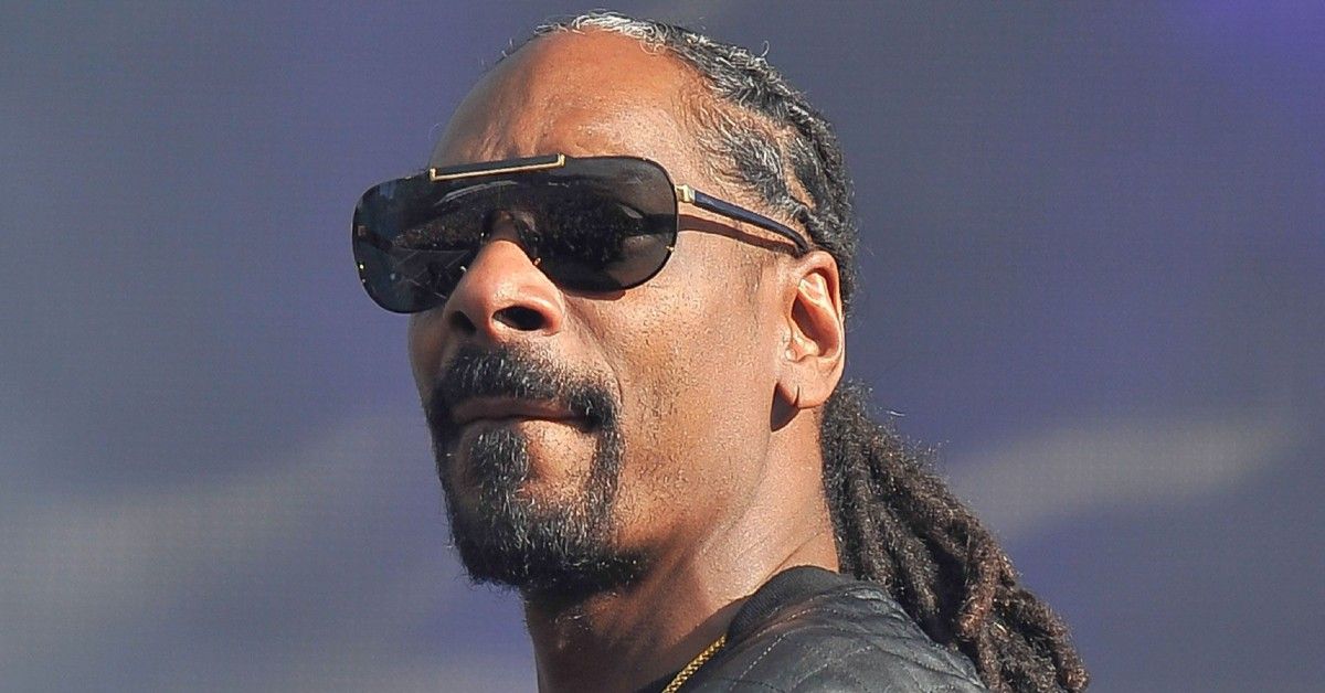 Snoop Dogg Is The Last One Standing In Throwback Photo From 'Death Row'