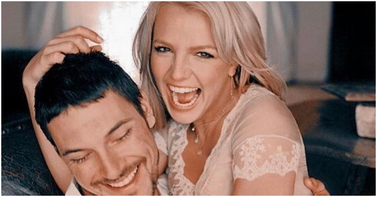 Britney Spears and Kevin Federline smiling