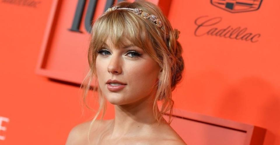 Taylor Swift Releases Love Story Under Her License And Twitter Erupts