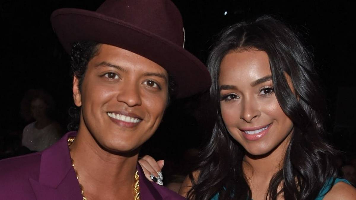 Who Is Bruno Mars Girlfriend Jessica Caban And What Does She Do who-is-bruno-mars-girlfriend-jessica-caban-and-what-does-she-do