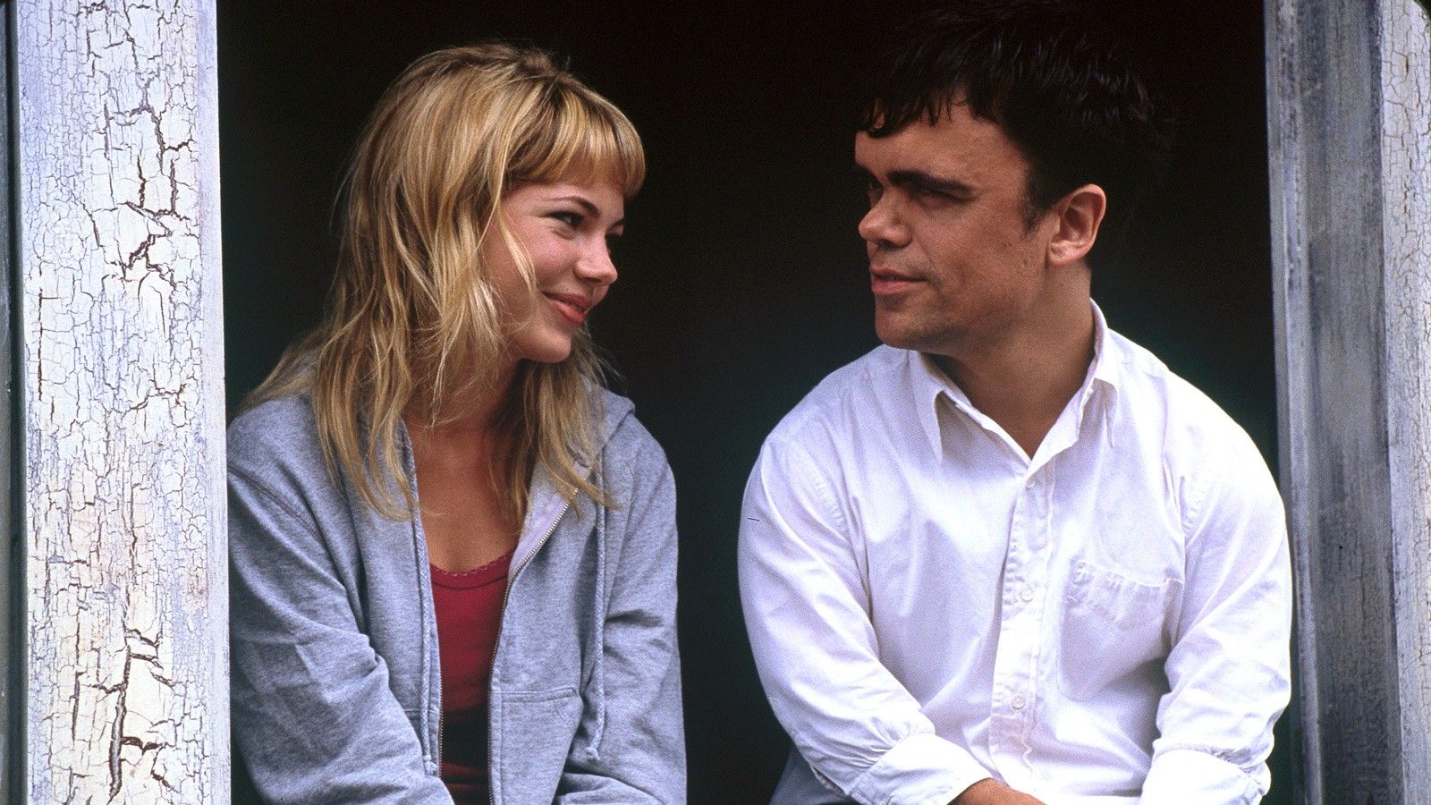Peter Dinklage and Michelle Williams in The Station Agent 