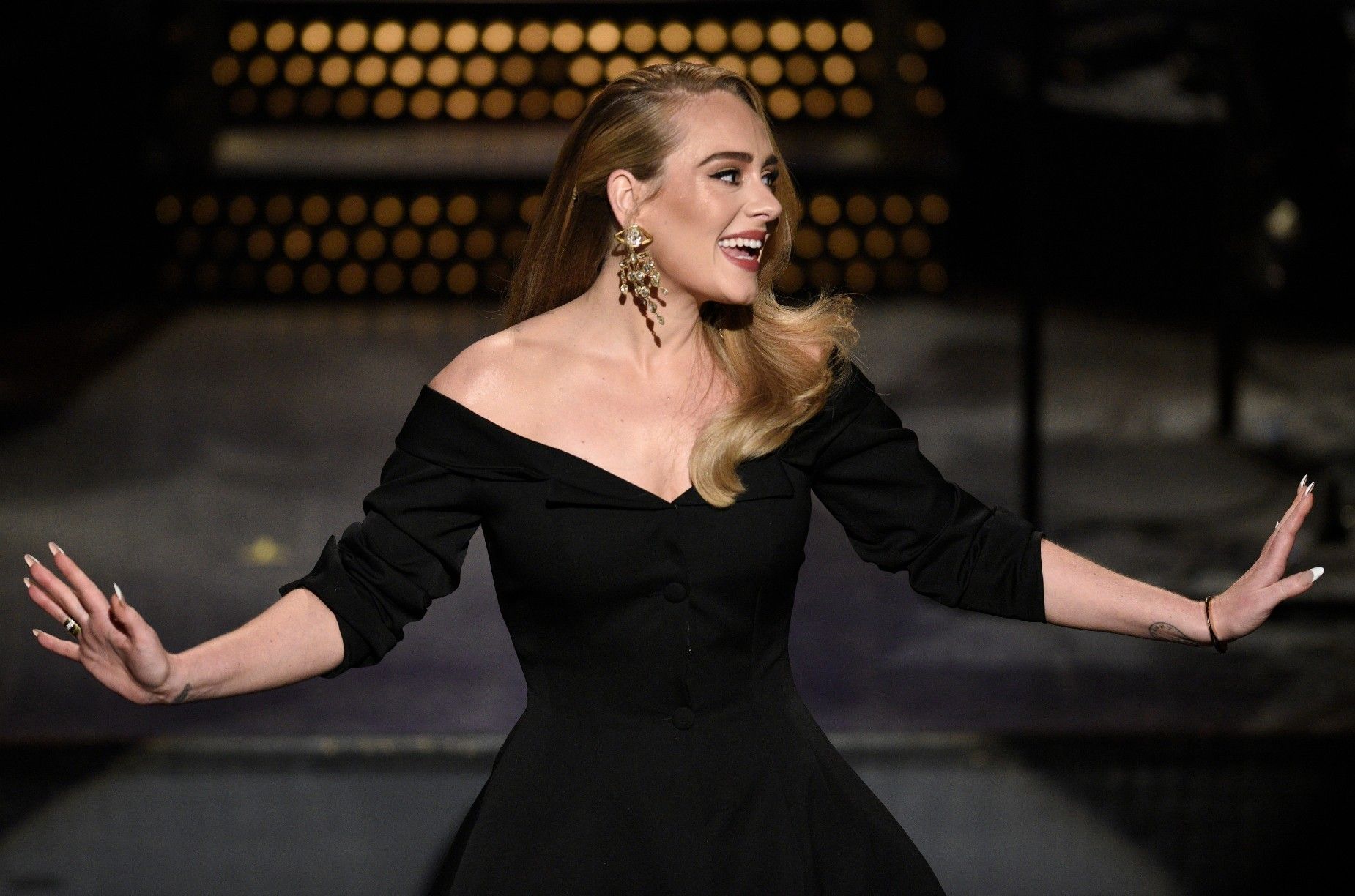 Adele copies Kate Middleton's hairstyle for SNL