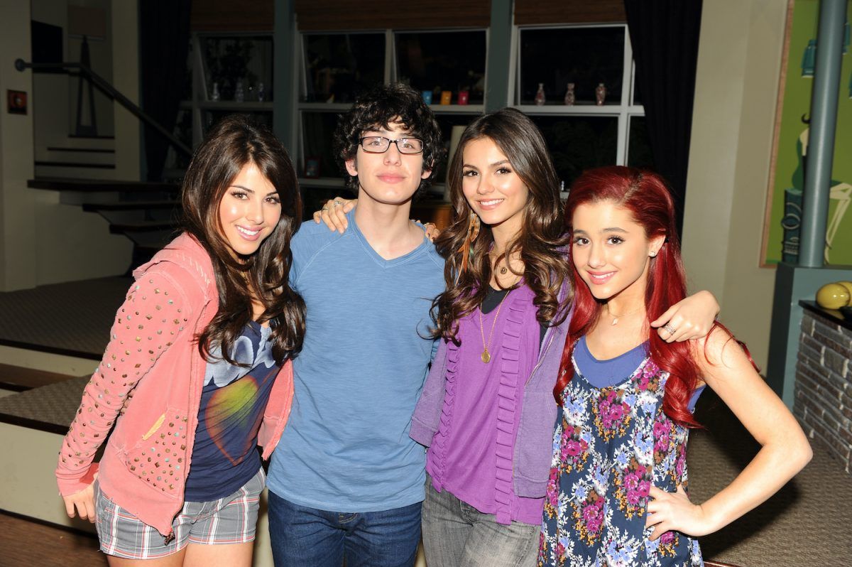 Ariana Grande and Her Co-Stars on The Set of Victorious