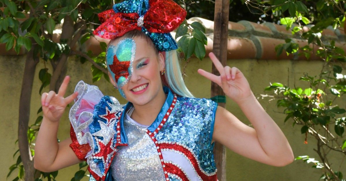 Jojo Siwa in American Flag colored outfit