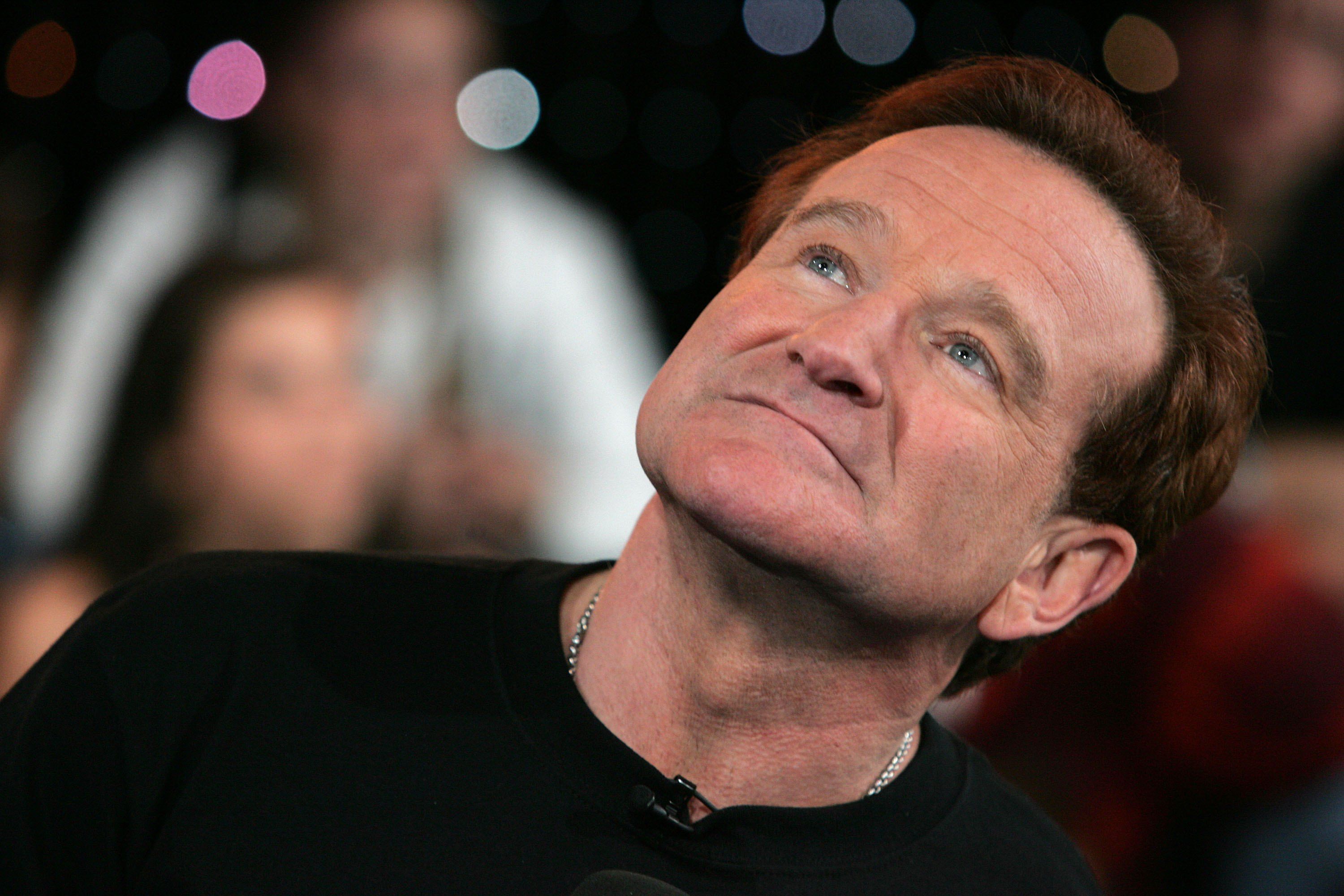 NEW YORK - APRIL 27: (US TABLOIDS OUT) Actor Robin Williams appears onstage during MTV's Total Request Live at the MTV Times Square Studios on April 27, 2006 in New York City. (Photo by Peter Kramer/Getty Images)