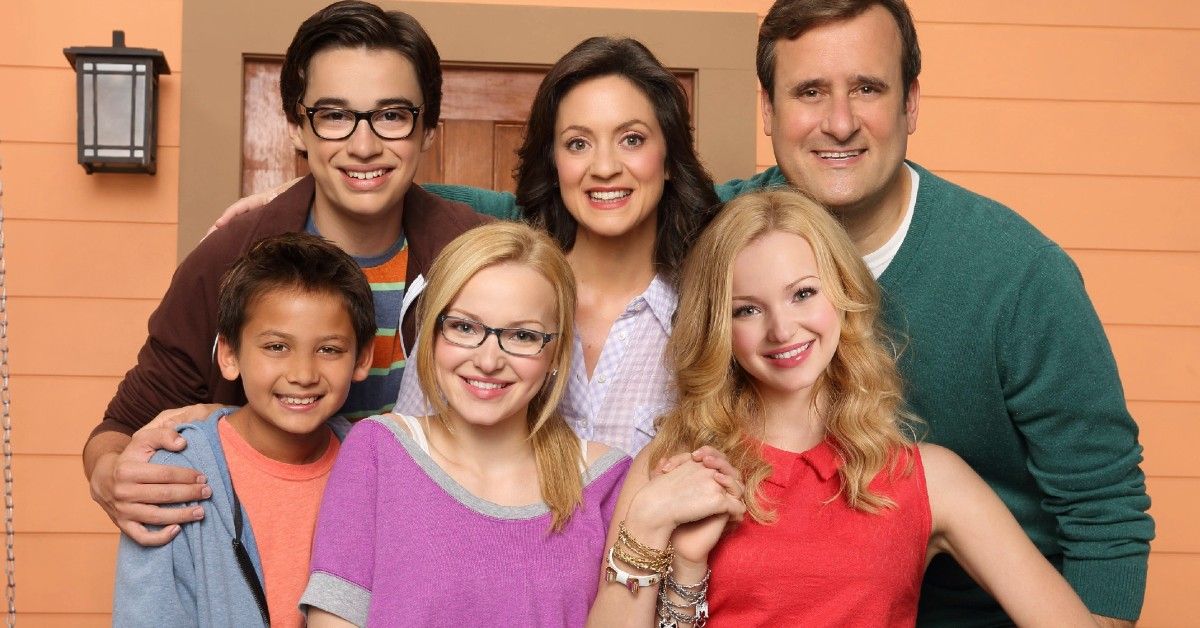 Liv and Maddie promotional photo of cast