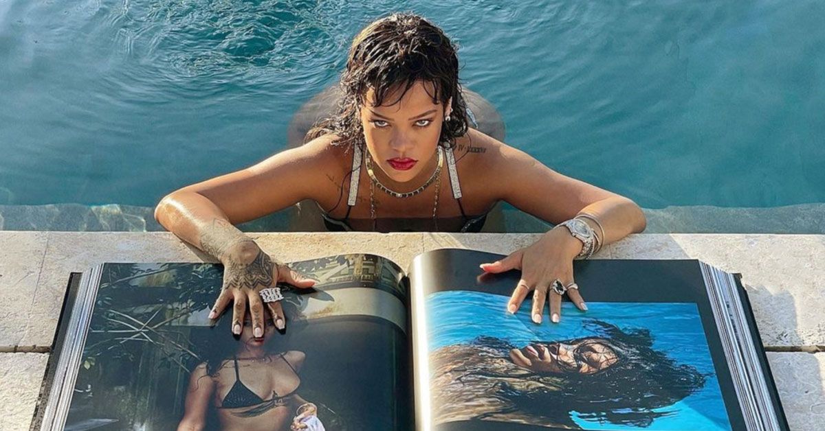 Rihanna-in-the-pool