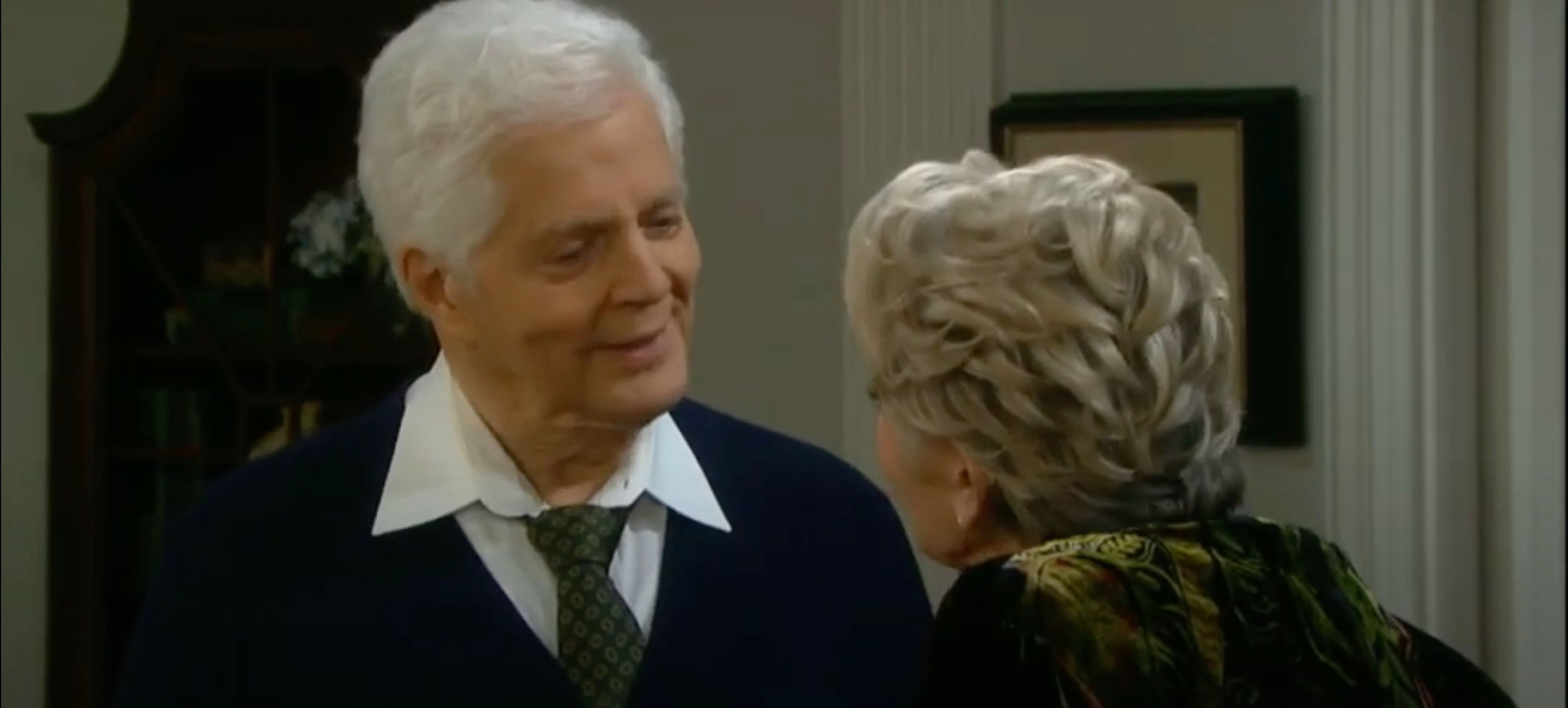 Doug talking to Julie in Days Of Our Lives.