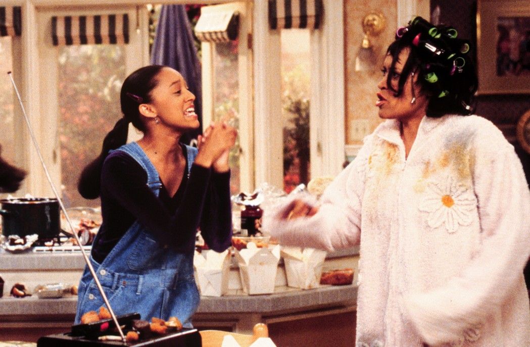 Tia and Lisa in scene from Sister Sister