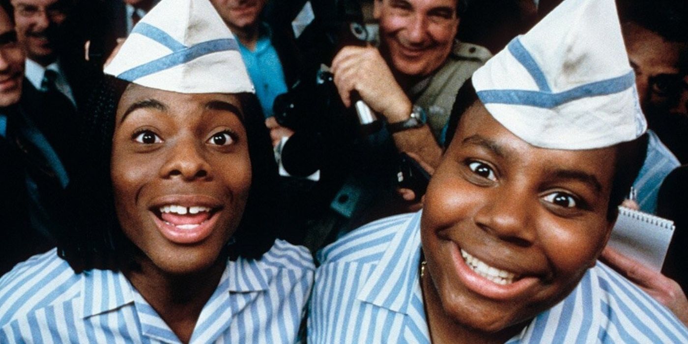 Kel Mitchell and Kenan Thompson in their Good Burger uniforms in the '90s