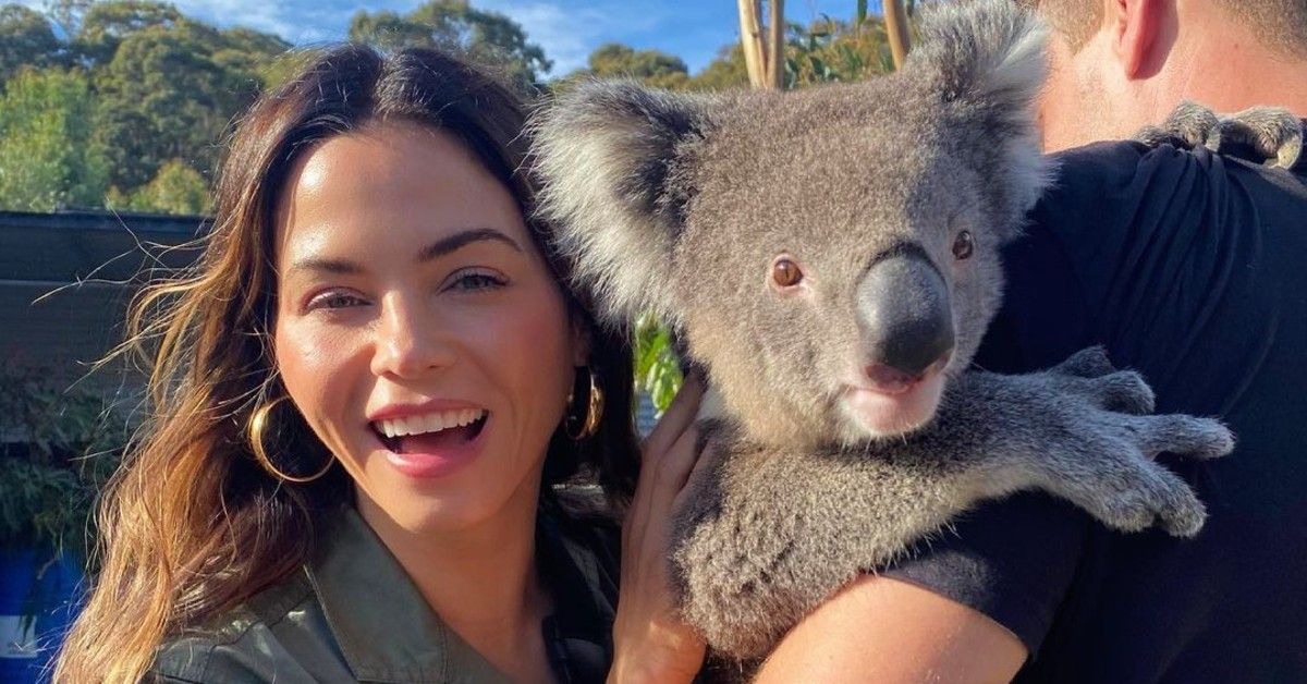 Jenna Dewan with a koala