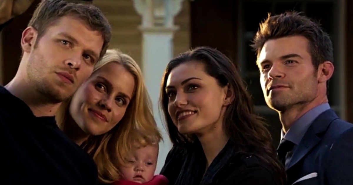 Klaus, Rebekah, Haley,baby Hope and Elijah take selfie family photo